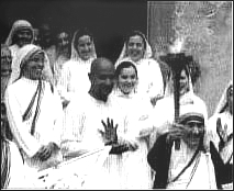 MOTHER TEREZA �IN�ND TOR�A P�CII �MPREUN� CU SRI CHINMOY